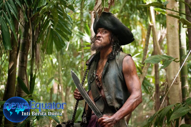 pemain Pirates Of The Caribbean di serang hiu