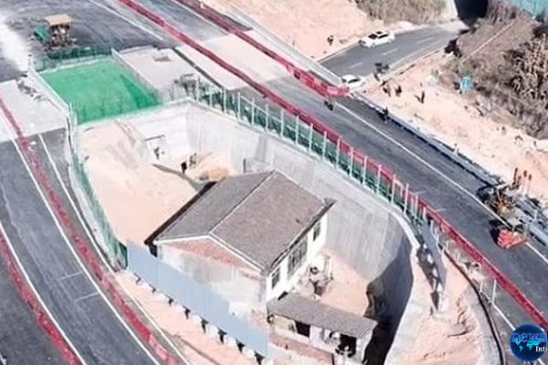 Pria China Tolak Rp35 Miliar, Kini Rumahnya Terkepung Jalan Tol